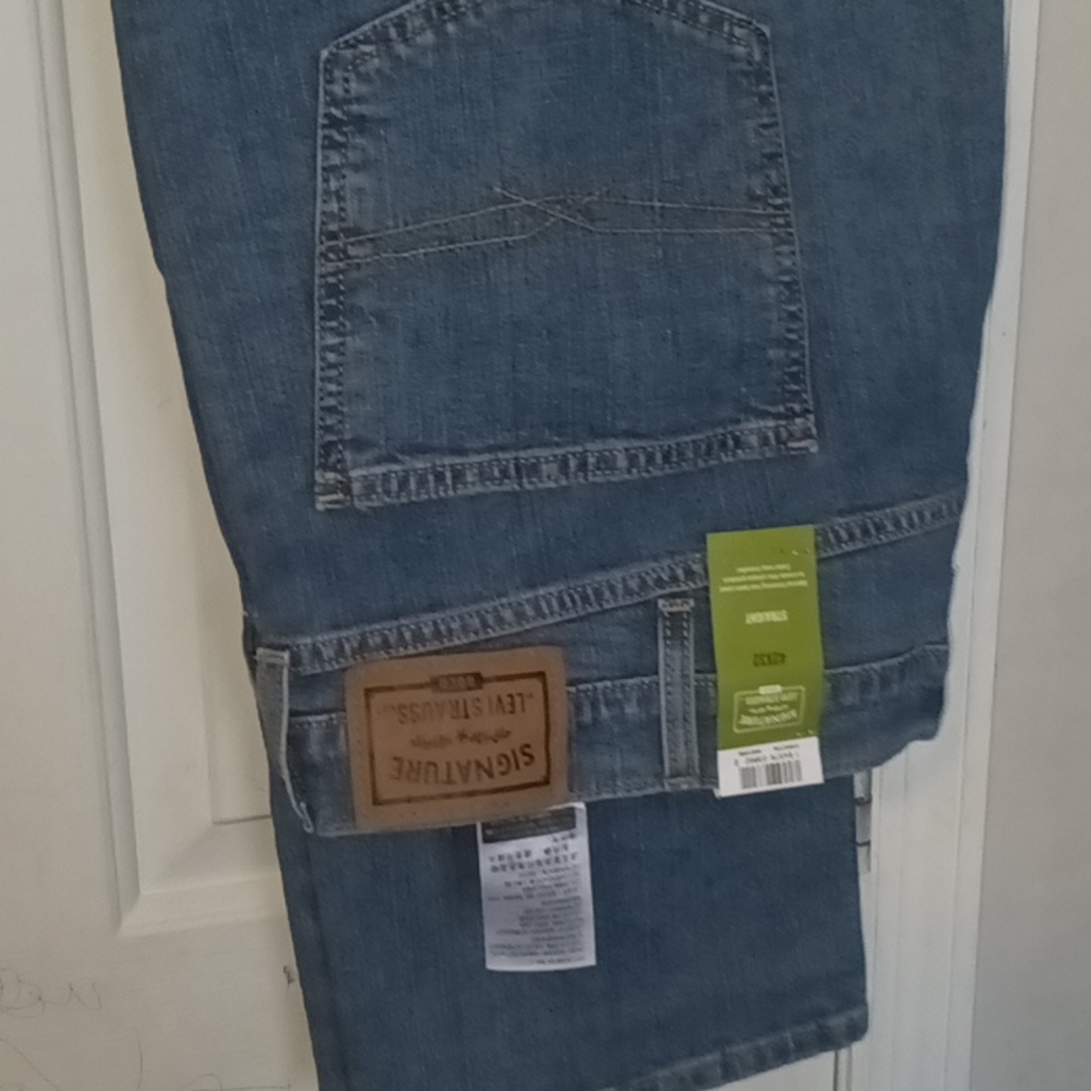 Men's, Levi's straight leg distressed jeans